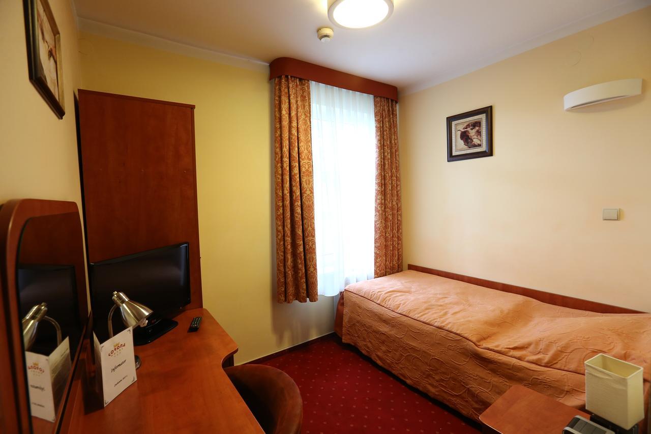 Hotel Korona Ciechanów Zimmer foto